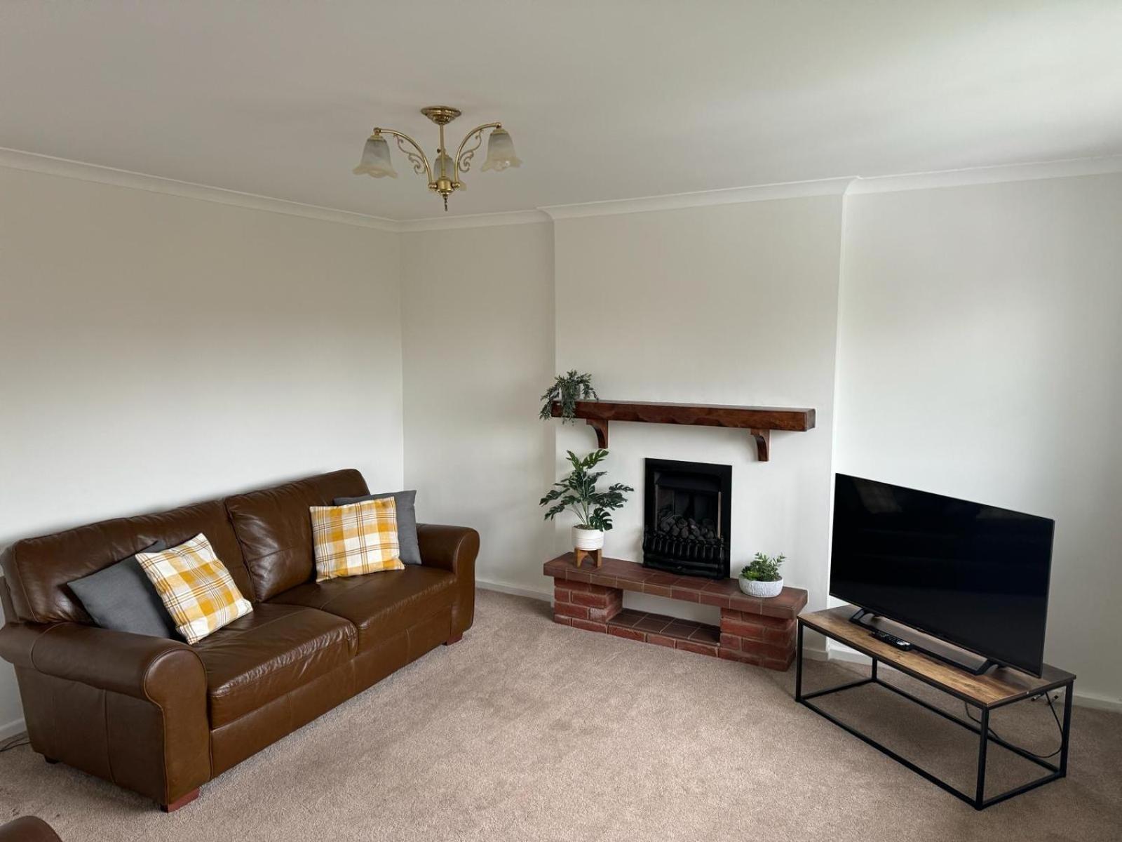 Stratford Upon Avon: 2 Bed Town Centre Apartment, Parking For One Car Buitenkant foto
